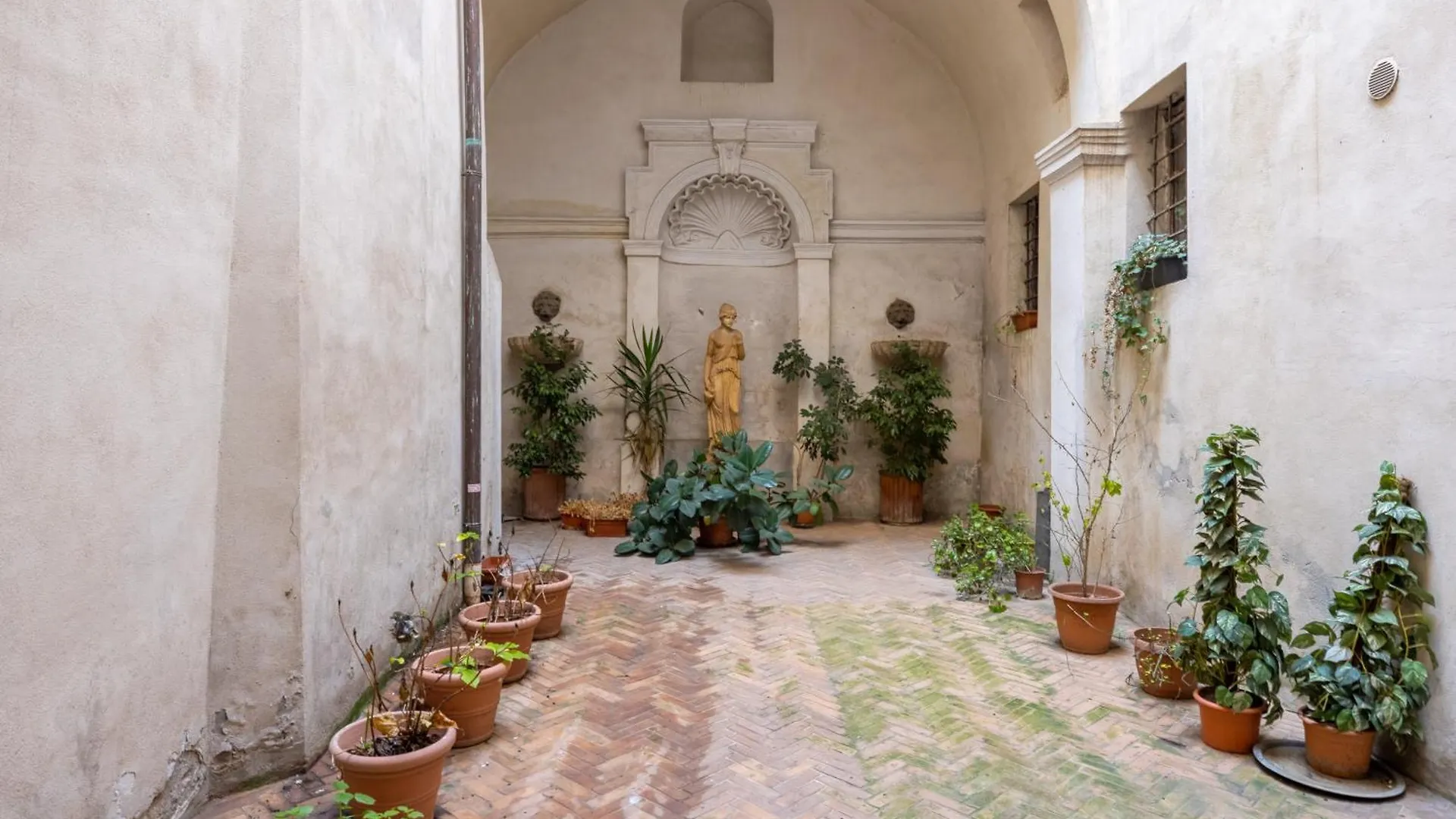 Little House In Trastevere Rome Italy